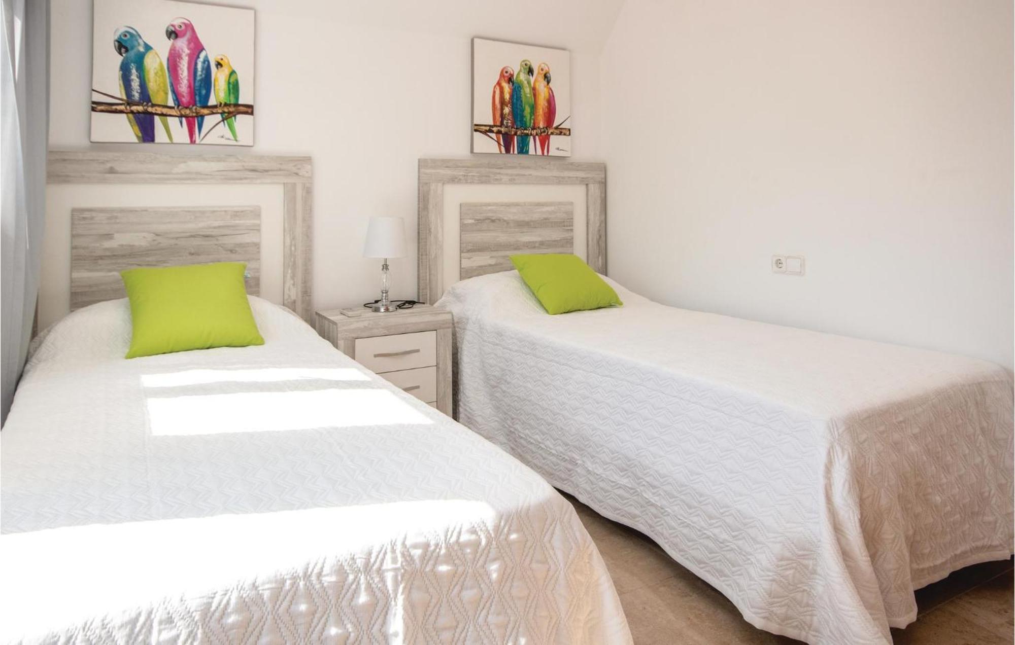 3 Bedroom Amazing Apartment In La Duquesa Castillo de Sabinillas Eksteriør bilde