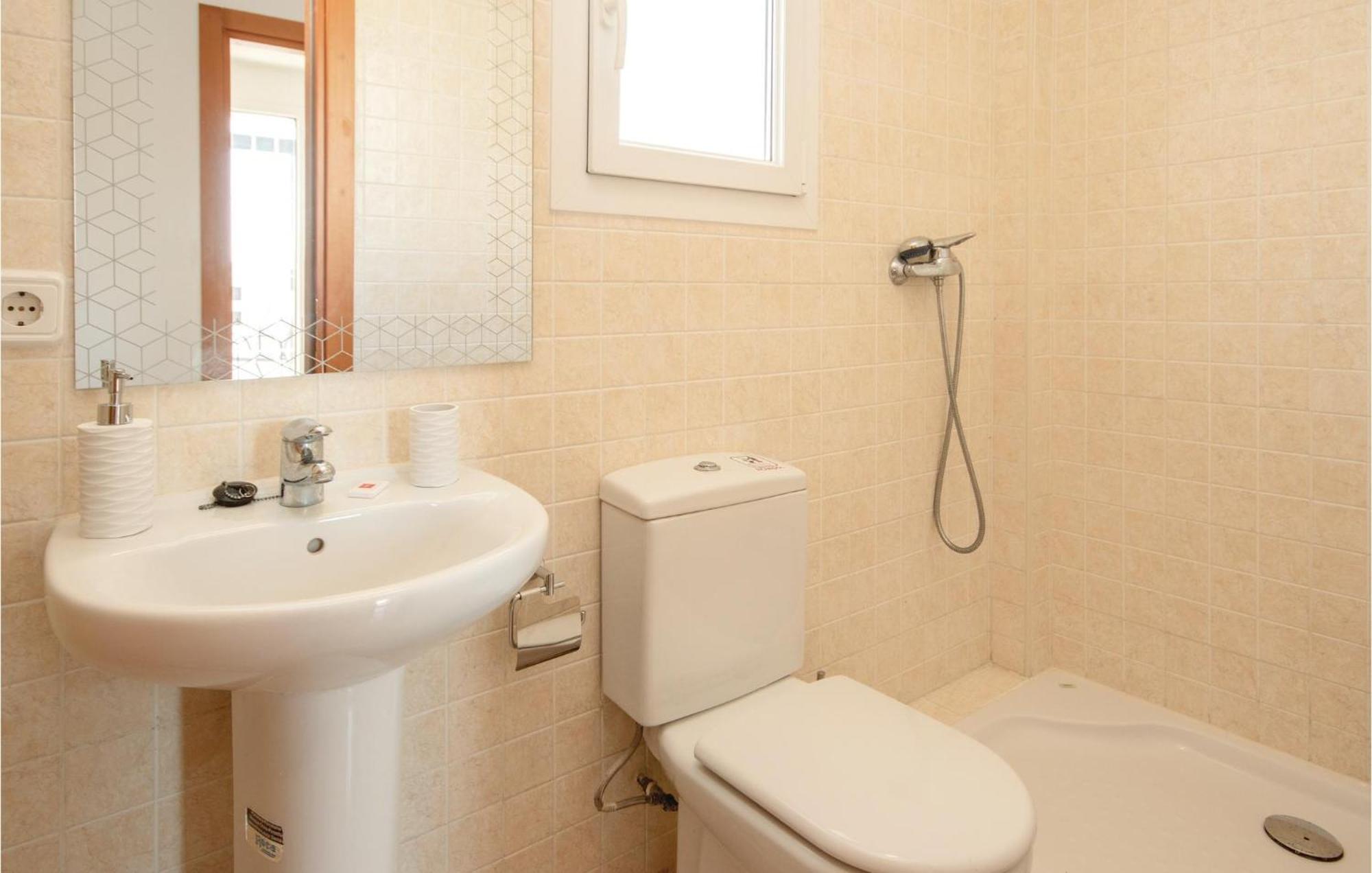 3 Bedroom Amazing Apartment In La Duquesa Castillo de Sabinillas Eksteriør bilde